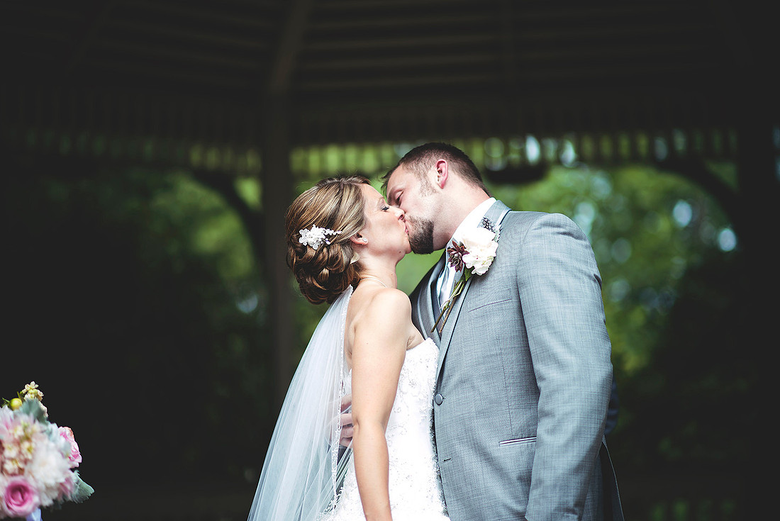 crabtrey, bledsoe, wedding photography, dayton weddings, dayton wedding day, Centerville, marriage, love, couples, bridal, Benhams Grove, Dayton Wedding Photography, wedding photographer, Bellbrook, romantic, vintage style, vintage wedding