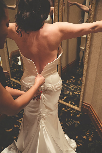 bride, bridal, wedding, Cincinnati wedding, gorgeous, Nichole, Reed, photography, photographer, photographers, stunning, happy, unique, vintage, pin up, pin-up, glam, Great Gatsby, red roses, classic