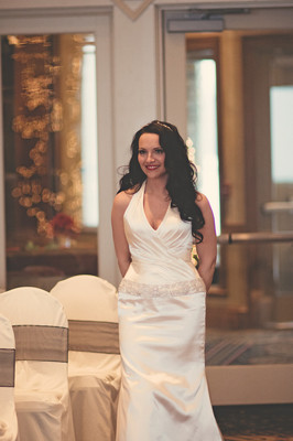 bride, bridal, wedding, Cincinnati wedding, gorgeous, Nichole, Reed, photography, photographer, photographers, stunning, happy, unique, vintage, pin up, pin-up, glam, Great Gatsby, red roses, classic